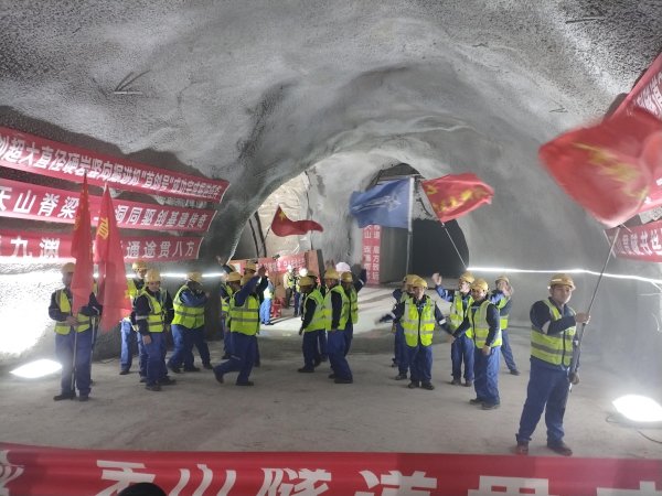 配资炒股平台首选配资 创下三项世界纪录 ，世界最深高速公路竖井成功落底
